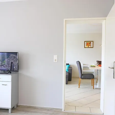 Moderne 2 Zimmerwohnung Mit Grosszuegigem Suedbalkon In Der Ersten Etage Appartamento *